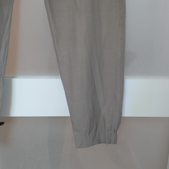 VINCE Kaki regular waist cupro jogger cropped pants - Picture 5 of 12